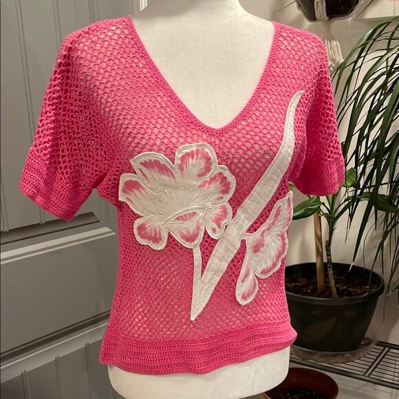 Vintage TESS Honolulu Pink Crochet Hibiscus Top V neck Short Sleeve Size Small - Picture 2 of 8